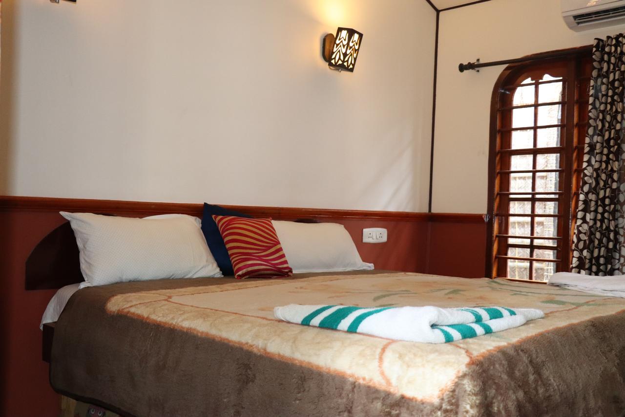 Friends Cruise, Nightstay Houseboat Alappuzha Esterno foto
