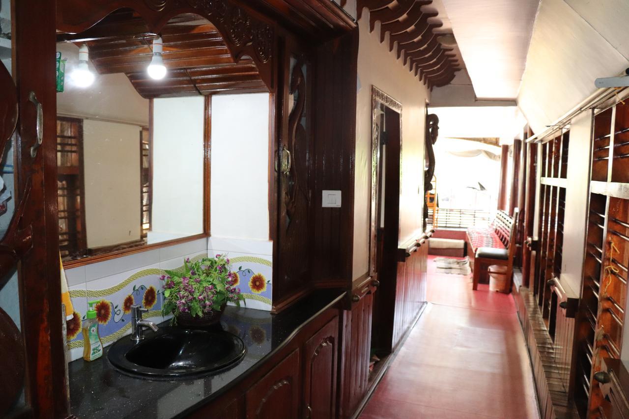 Friends Cruise, Nightstay Houseboat Alappuzha Esterno foto