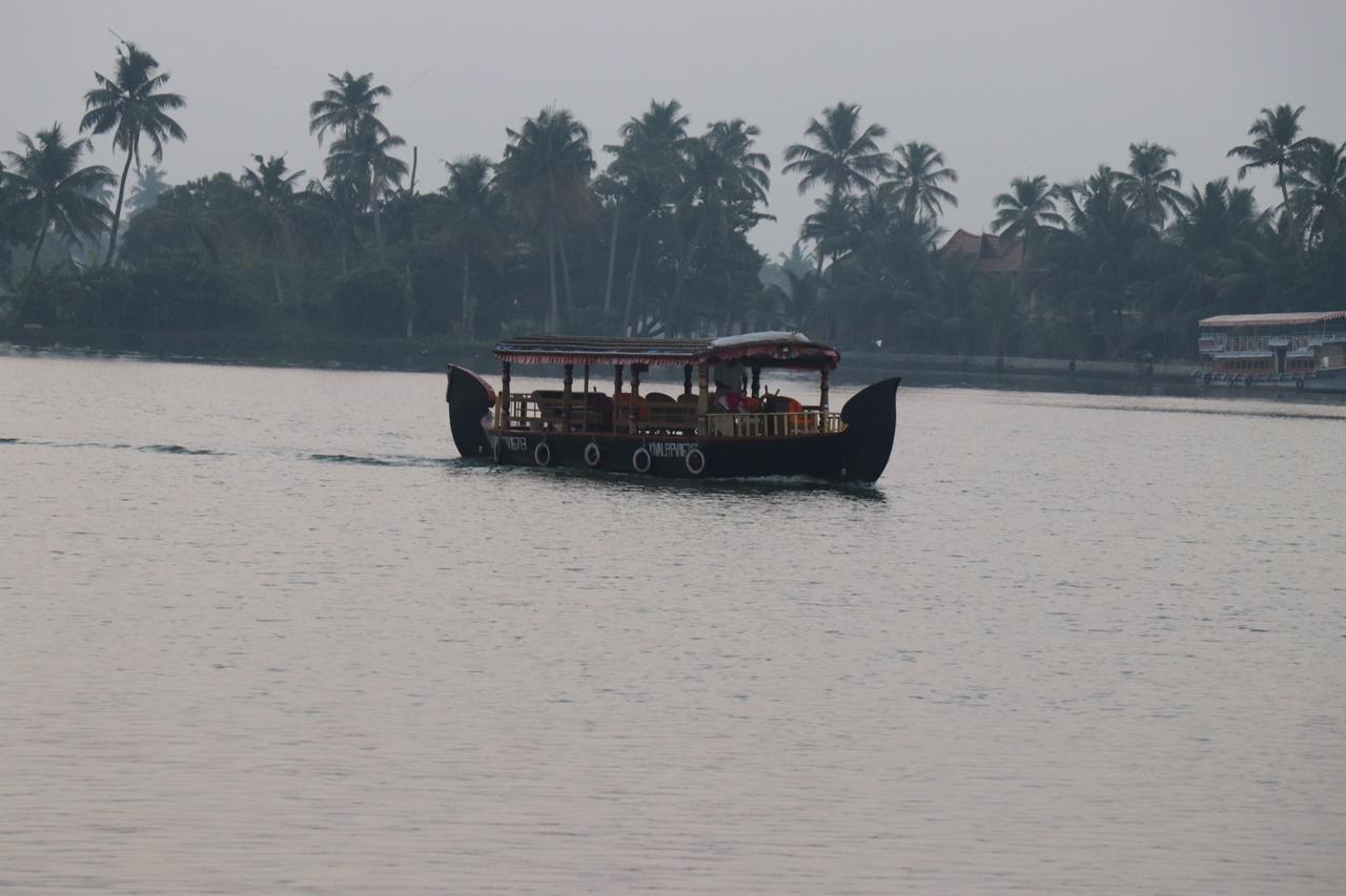 Friends Cruise, Nightstay Houseboat Alappuzha Esterno foto